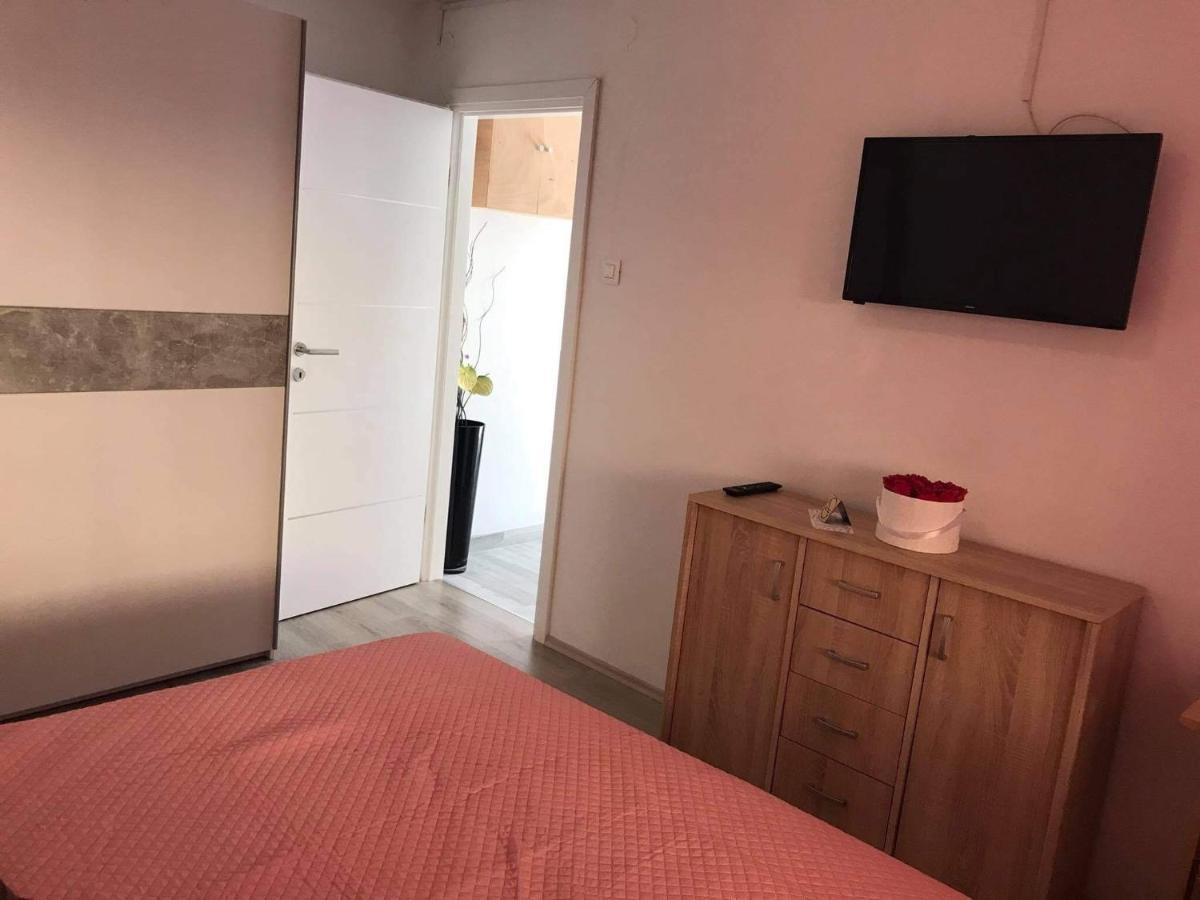 Apartment Jonas ロヴィニ エクステリア 写真