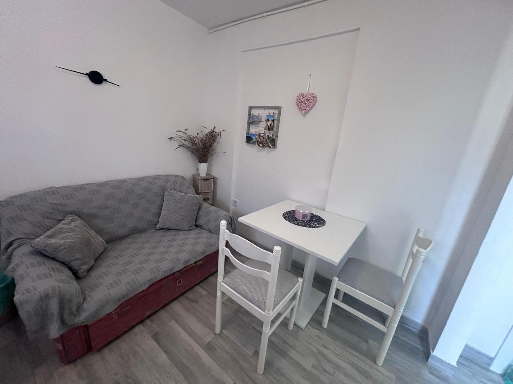 Apartment Jonas ロヴィニ エクステリア 写真